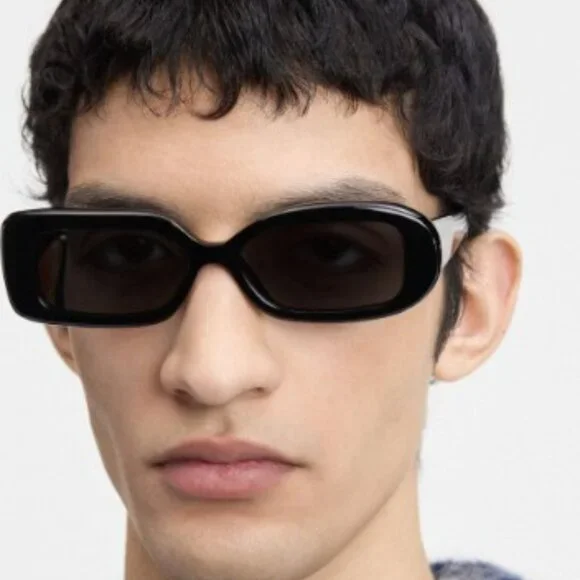 Jacquemus ROND CARRE JAC/11 C2 Rectangle Sunglasses - White/Blue Jacquemus Les Lunettes Rond Carré Sunglasses | White | FARFETCH main image 3